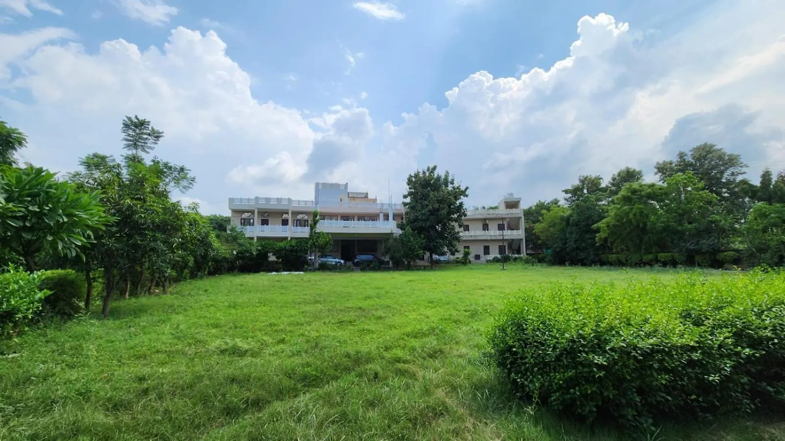 Sai Maharaja Farms Ξενοδοχείο Γκουργκάον